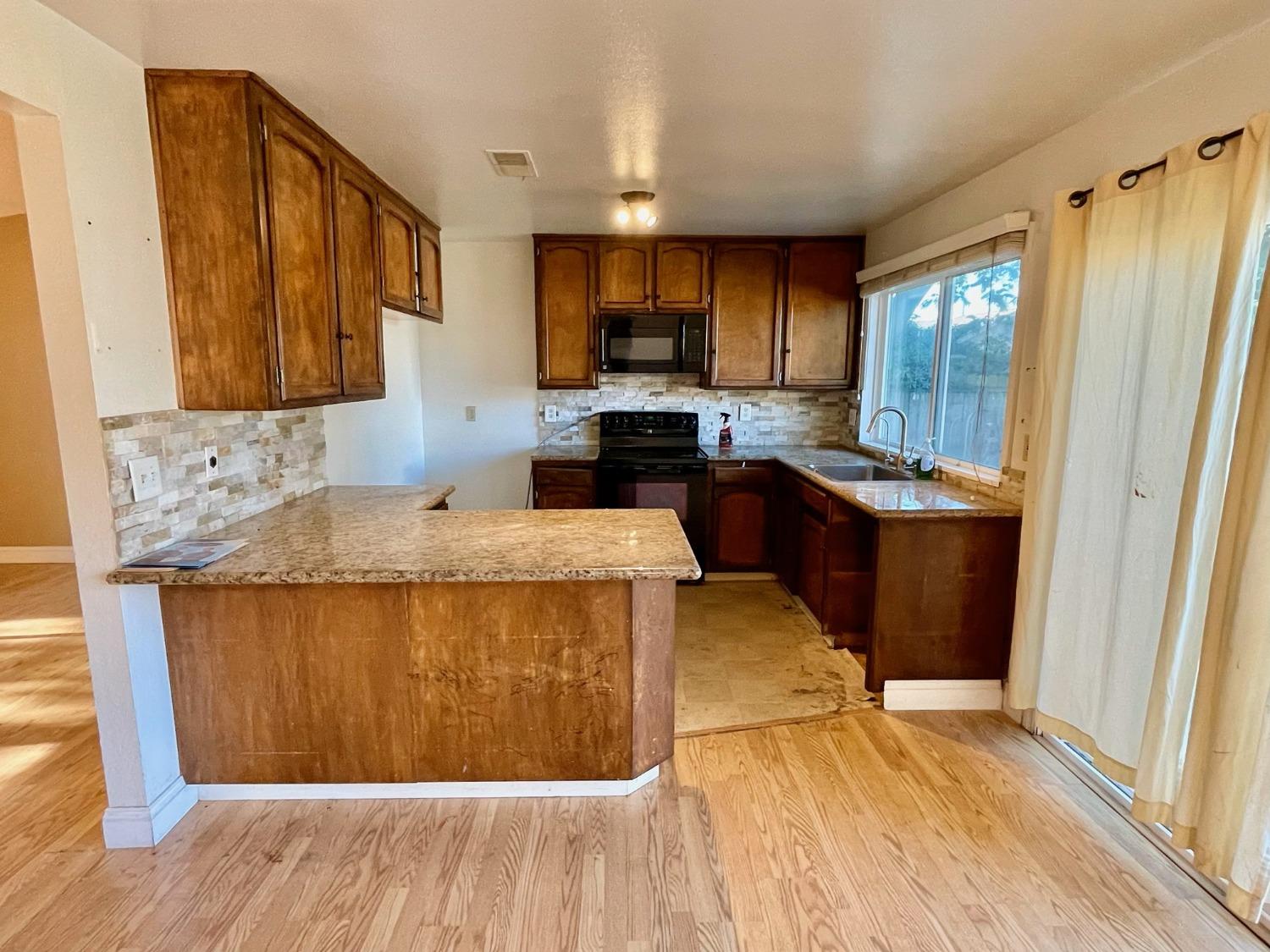 Detail Gallery Image 4 of 11 For 3101 Wyatt Way, Modesto,  CA 95350 - 3 Beds | 2 Baths