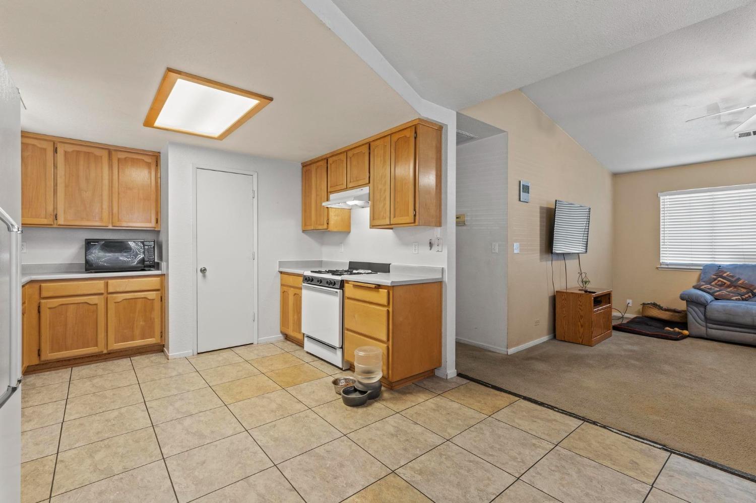 Detail Gallery Image 12 of 32 For 2728 Lowell Dr, Chico,  CA 95973 - 3 Beds | 2 Baths