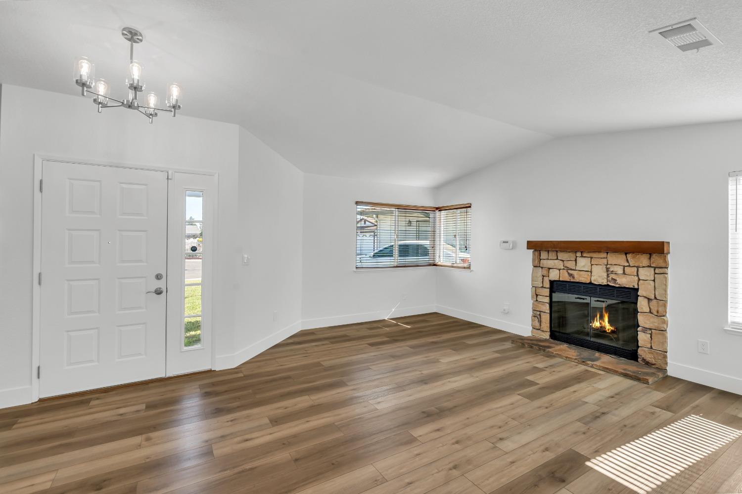 Detail Gallery Image 16 of 52 For 38 Mountainwood Ct, Sacramento,  CA 95823 - 4 Beds | 2 Baths