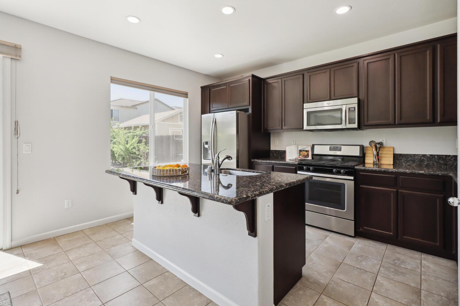 Detail Gallery Image 14 of 63 For 1336 Hughes St, Woodland,  CA 95776 - 4 Beds | 3 Baths
