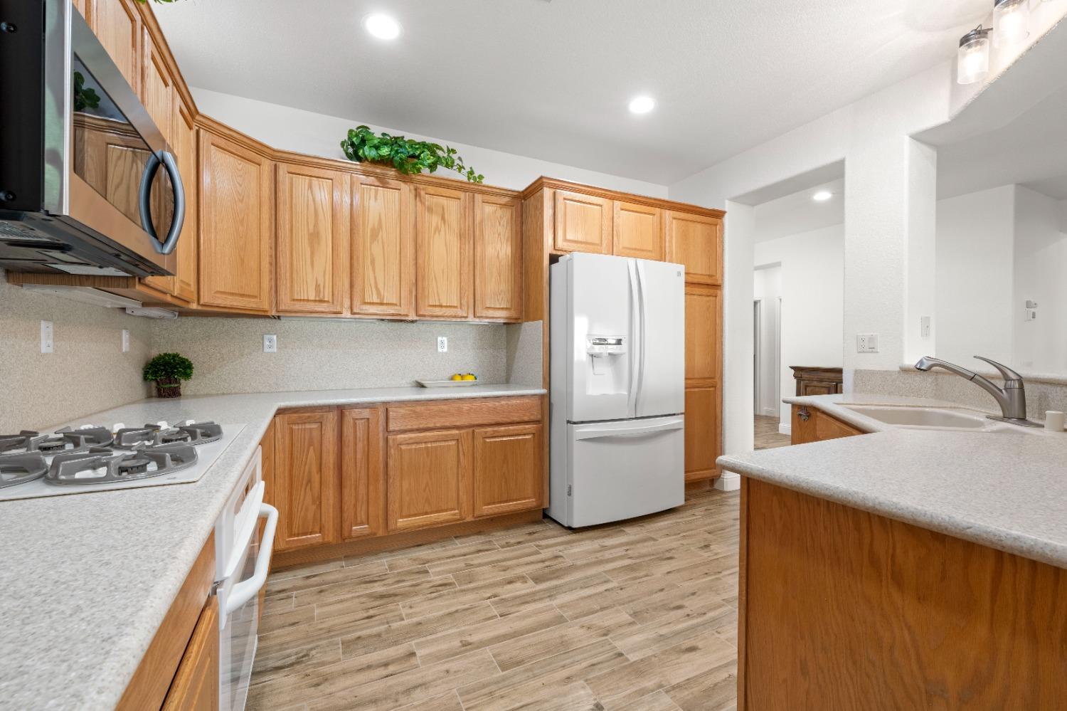 Detail Gallery Image 14 of 34 For 1351 Tahoma Ln, Lincoln,  CA 95648 - 2 Beds | 2 Baths