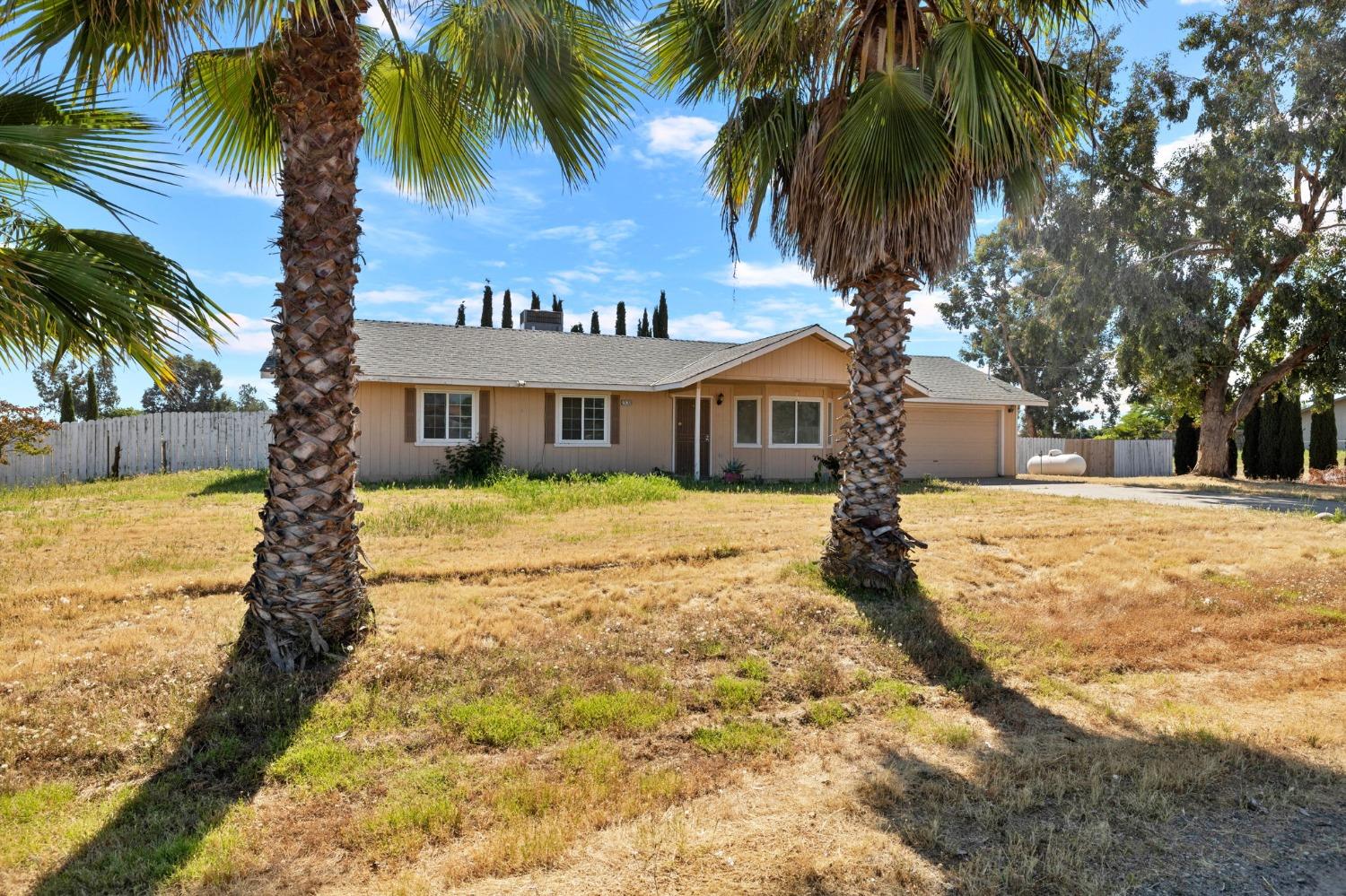Detail Gallery Image 2 of 24 For 20269 Del Mar Rd, Madera,  CA 93638 - 3 Beds | 2 Baths