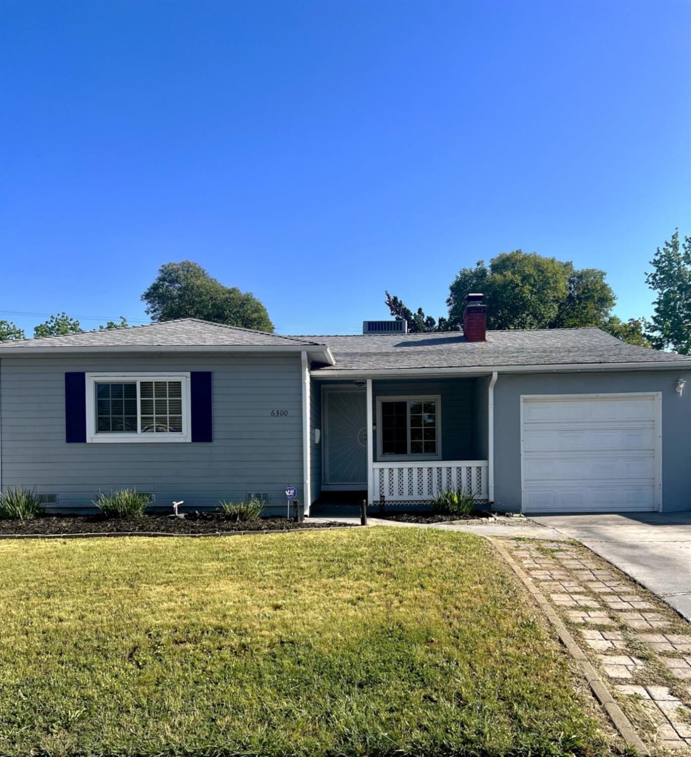 Detail Gallery Image 1 of 24 For 6300 40th Ave, Sacramento,  CA 95824 - 3 Beds | 1 Baths
