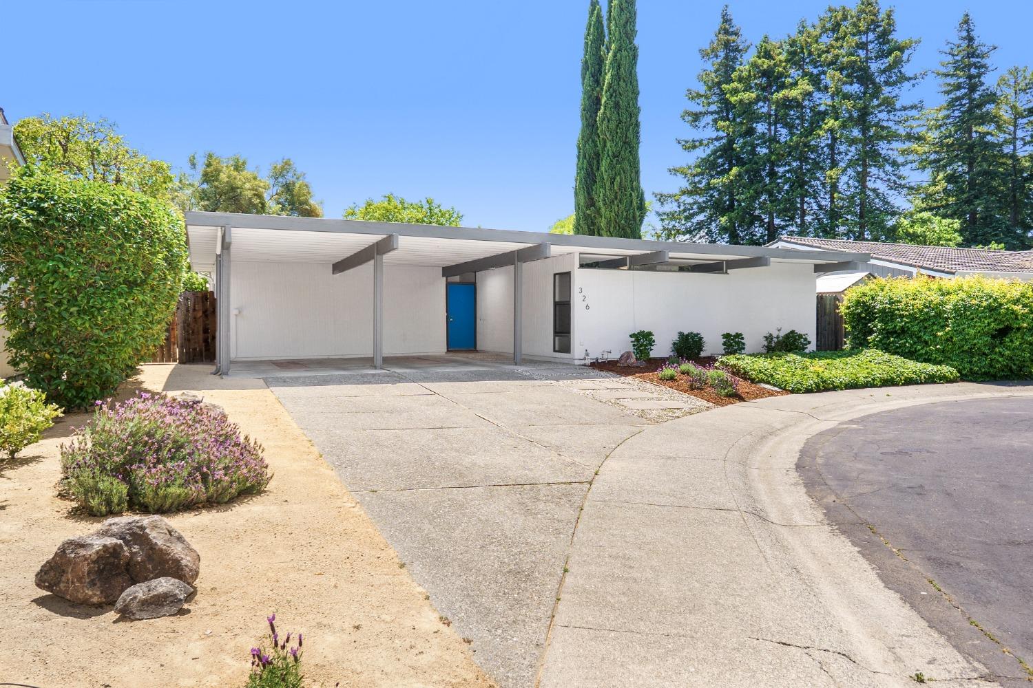 Detail Gallery Image 1 of 33 For 326 Hidalgo Pl, Davis,  CA 95616 - 4 Beds | 2 Baths