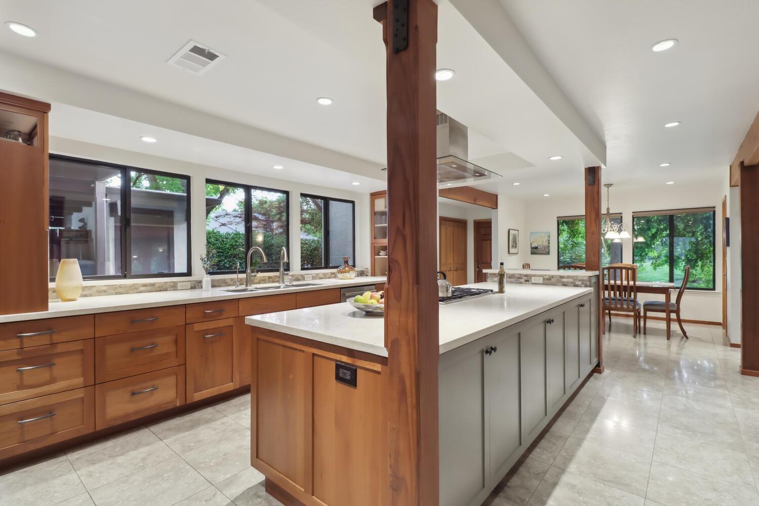 Detail Gallery Image 17 of 74 For 2323 Elendil Ln, Davis,  CA 95616 - 4 Beds | 4 Baths