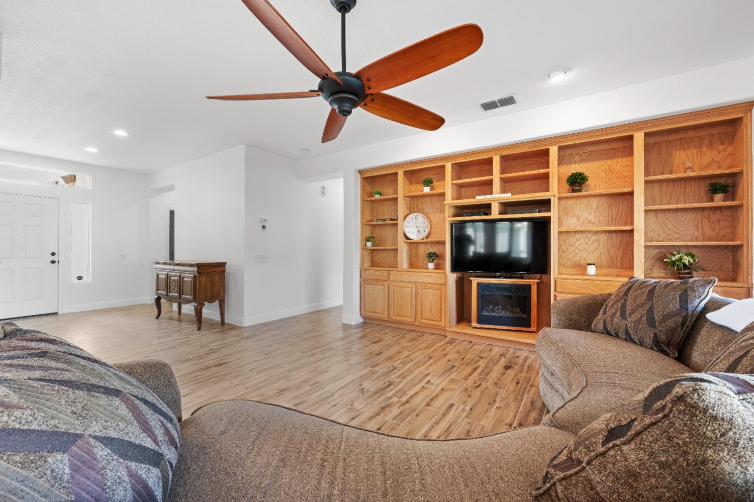 Detail Gallery Image 8 of 34 For 1351 Tahoma Ln, Lincoln,  CA 95648 - 2 Beds | 2 Baths