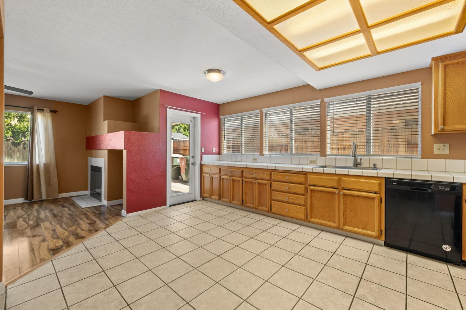 Detail Gallery Image 19 of 46 For 3544 Misty Morning Cir, Sacramento,  CA 95827 - 4 Beds | 2/1 Baths