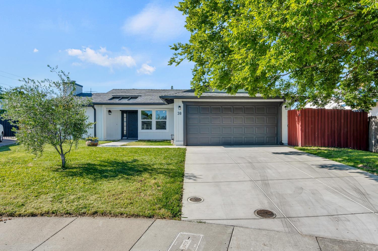Detail Gallery Image 2 of 52 For 38 Mountainwood Ct, Sacramento,  CA 95823 - 4 Beds | 2 Baths