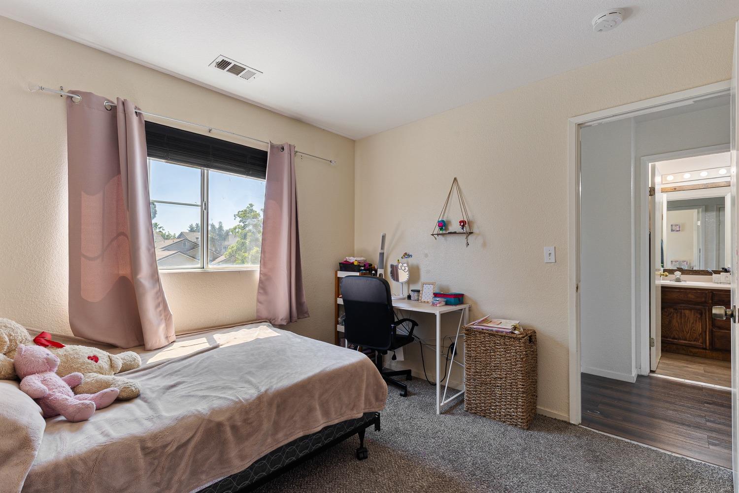 Detail Gallery Image 18 of 39 For 1867 William Moss Blvd, Stockton,  CA 95206 - 4 Beds | 2/1 Baths