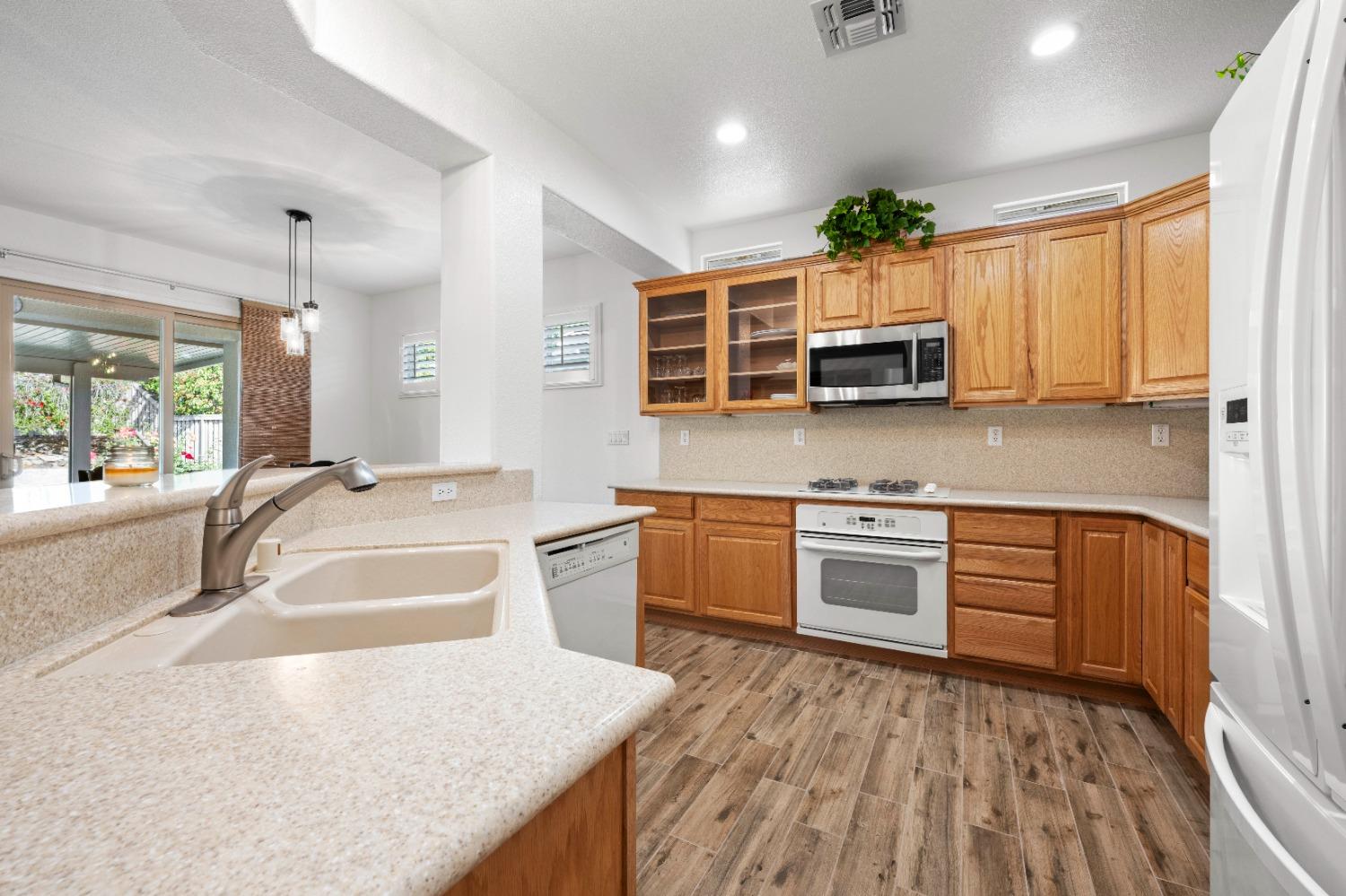 Detail Gallery Image 13 of 34 For 1351 Tahoma Ln, Lincoln,  CA 95648 - 2 Beds | 2 Baths