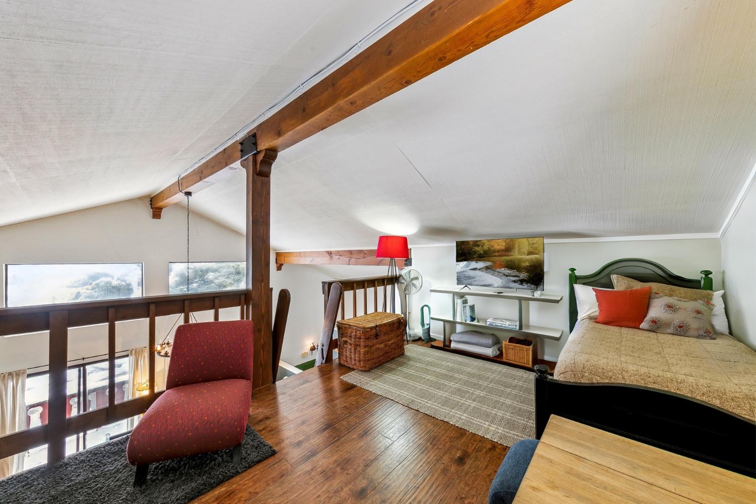 Detail Gallery Image 13 of 36 For 3390 Pine Hill, South Lake Tahoe,  CA 96150 - 2 Beds | 1/2 Baths