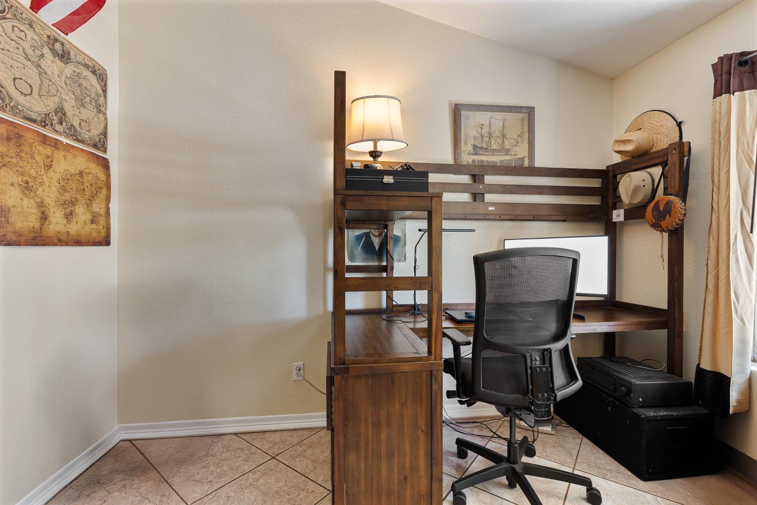 Detail Gallery Image 5 of 39 For 1867 William Moss Blvd, Stockton,  CA 95206 - 4 Beds | 2/1 Baths