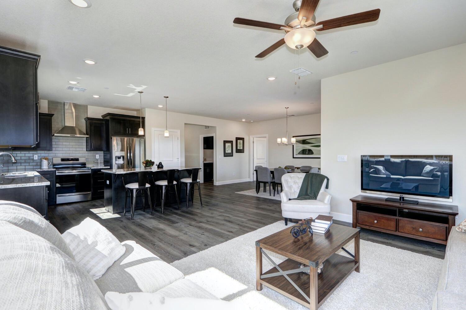Detail Gallery Image 11 of 24 For 1129 Nicklaus Rd, Galt,  CA 95632 - 2 Beds | 2/1 Baths