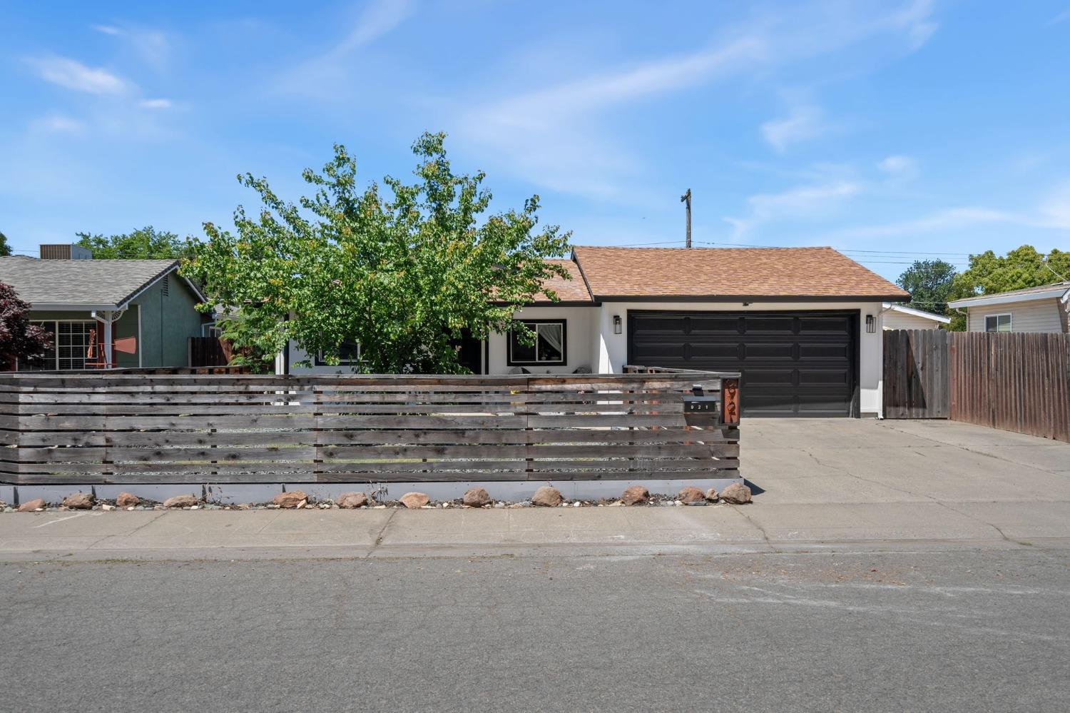 Detail Gallery Image 1 of 24 For 921 Quiet Way, Rio Linda,  CA 95673 - 3 Beds | 1 Baths