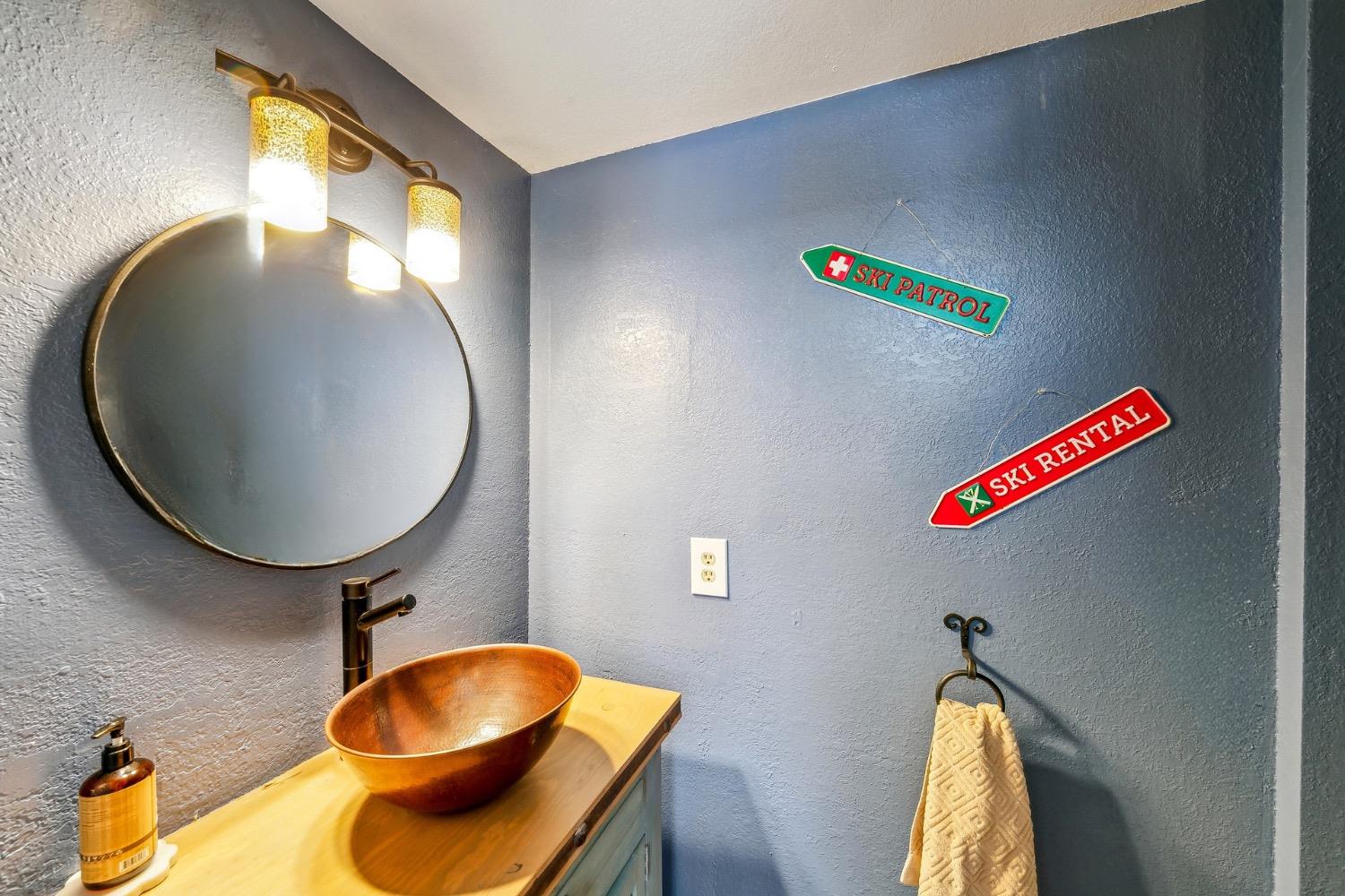 Detail Gallery Image 15 of 36 For 3390 Pine Hill, South Lake Tahoe,  CA 96150 - 2 Beds | 1/2 Baths