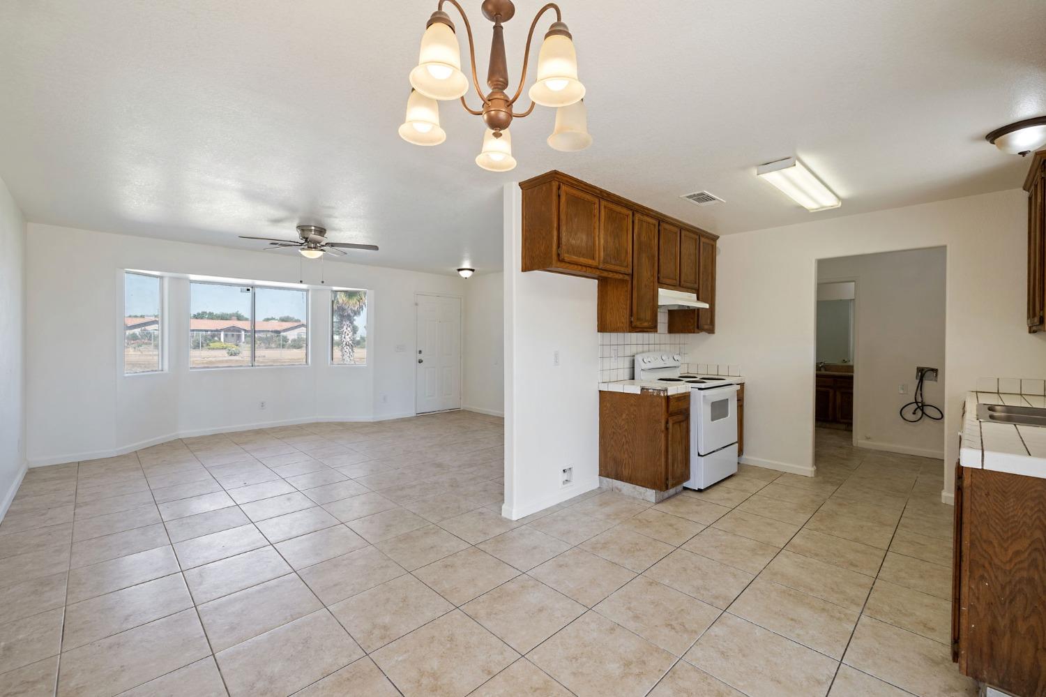 Detail Gallery Image 9 of 24 For 20269 Del Mar Rd, Madera,  CA 93638 - 3 Beds | 2 Baths