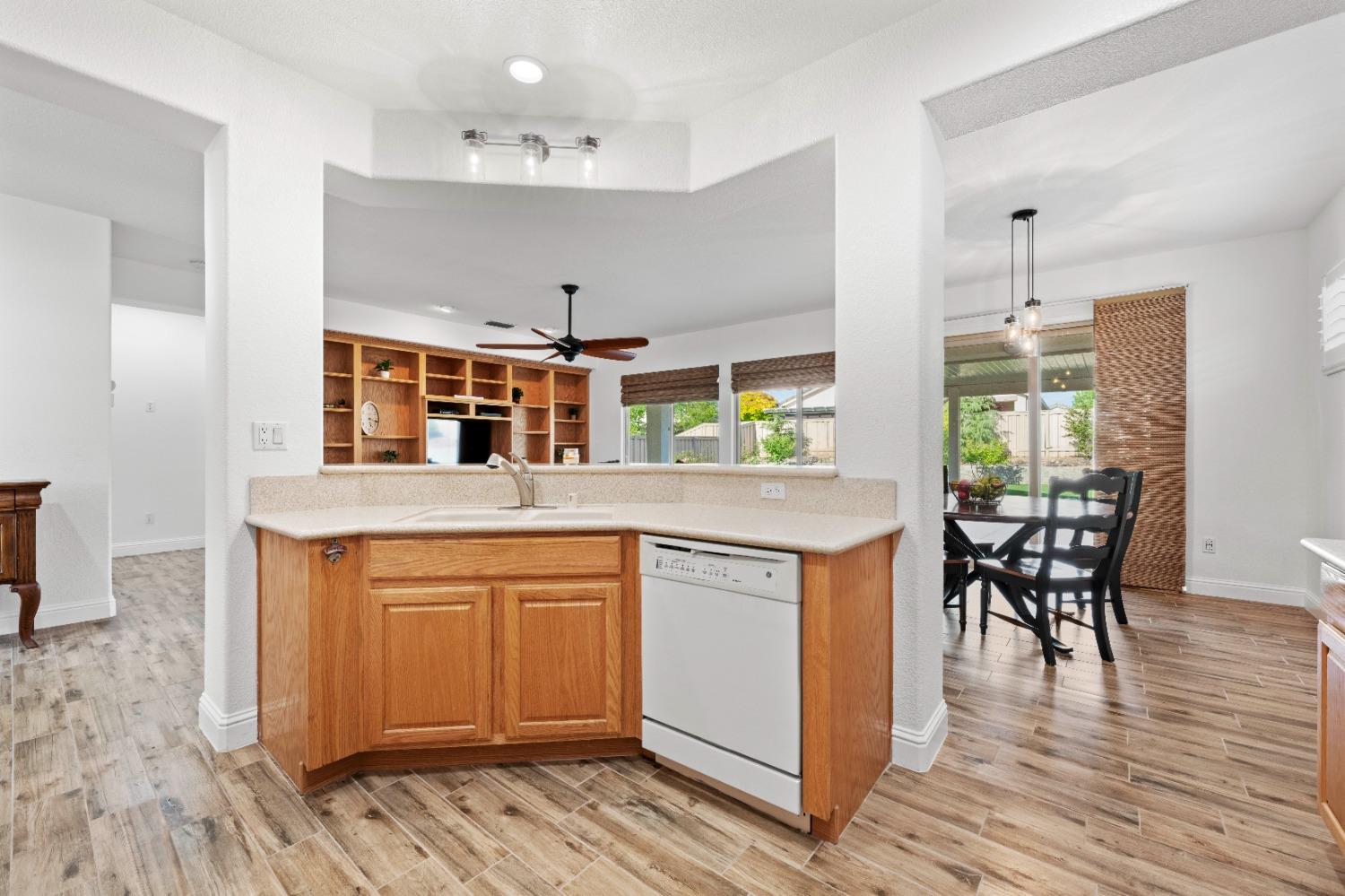 Detail Gallery Image 16 of 34 For 1351 Tahoma Ln, Lincoln,  CA 95648 - 2 Beds | 2 Baths