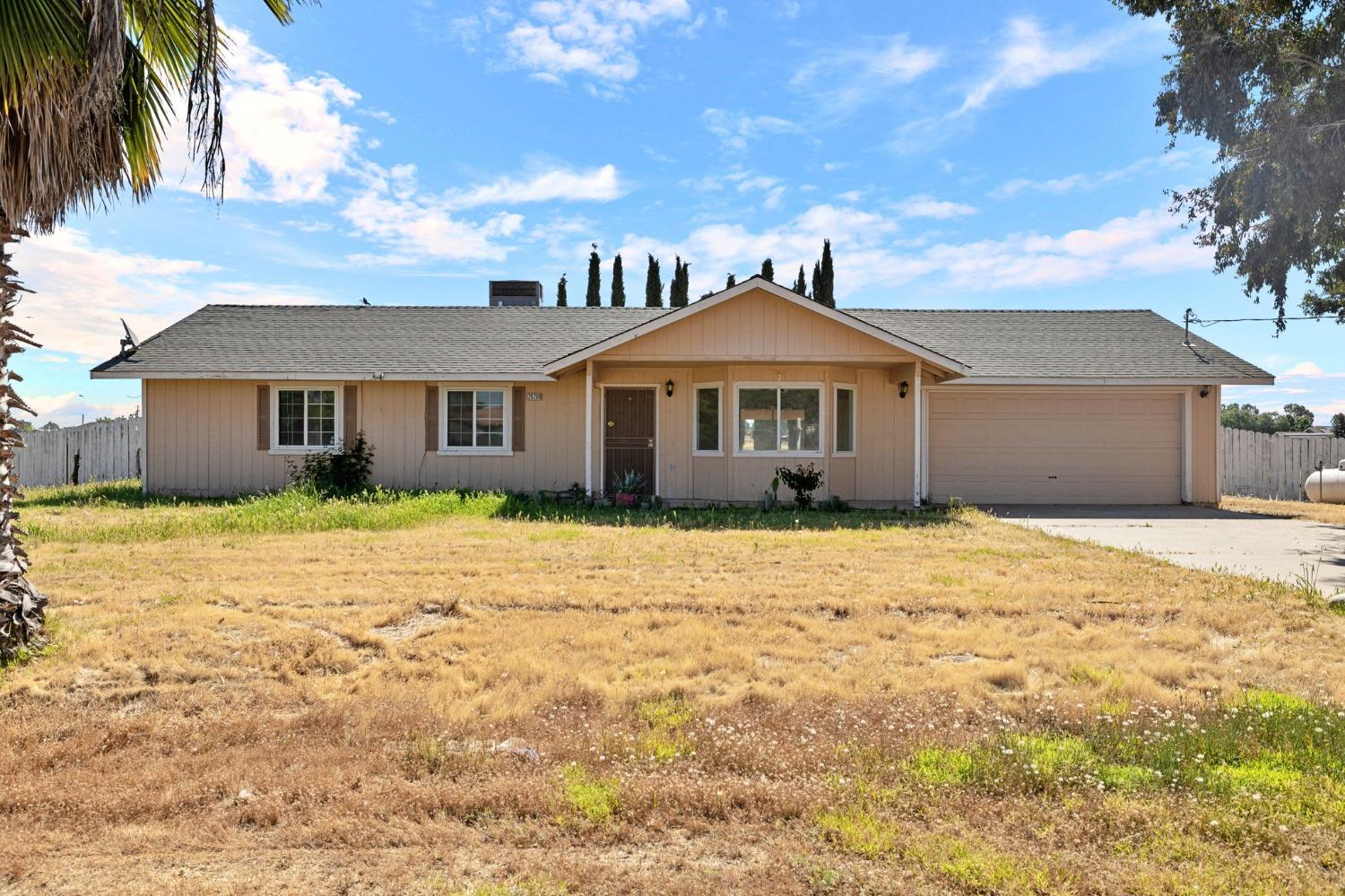 Detail Gallery Image 1 of 24 For 20269 Del Mar Rd, Madera,  CA 93638 - 3 Beds | 2 Baths