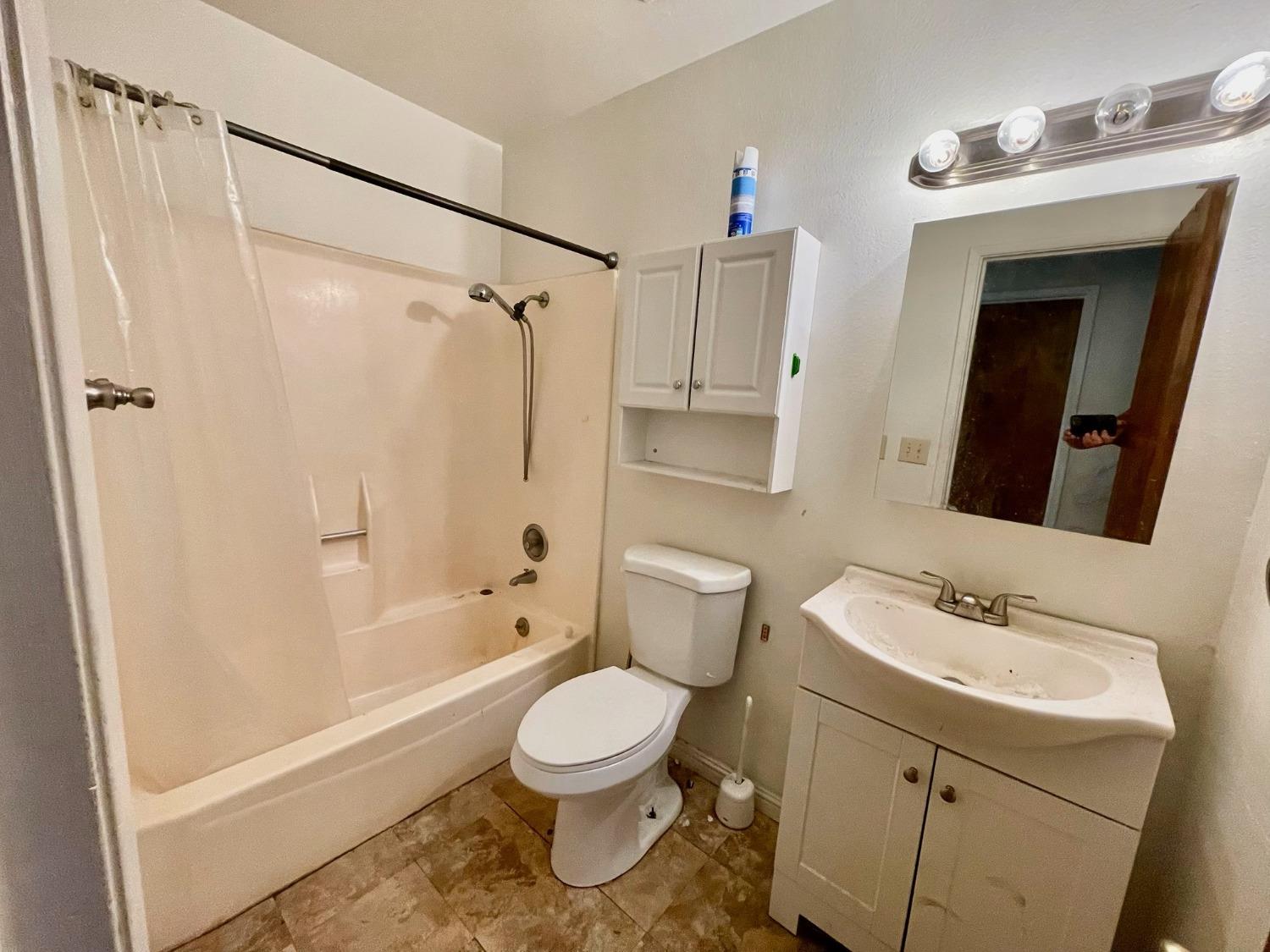 Detail Gallery Image 5 of 11 For 3101 Wyatt Way, Modesto,  CA 95350 - 3 Beds | 2 Baths