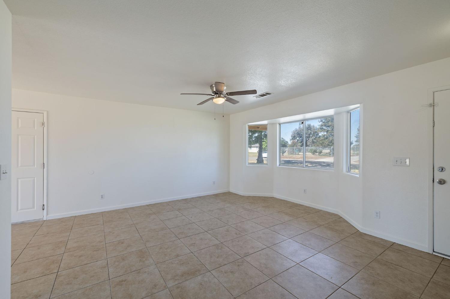 Detail Gallery Image 6 of 24 For 20269 Del Mar Rd, Madera,  CA 93638 - 3 Beds | 2 Baths
