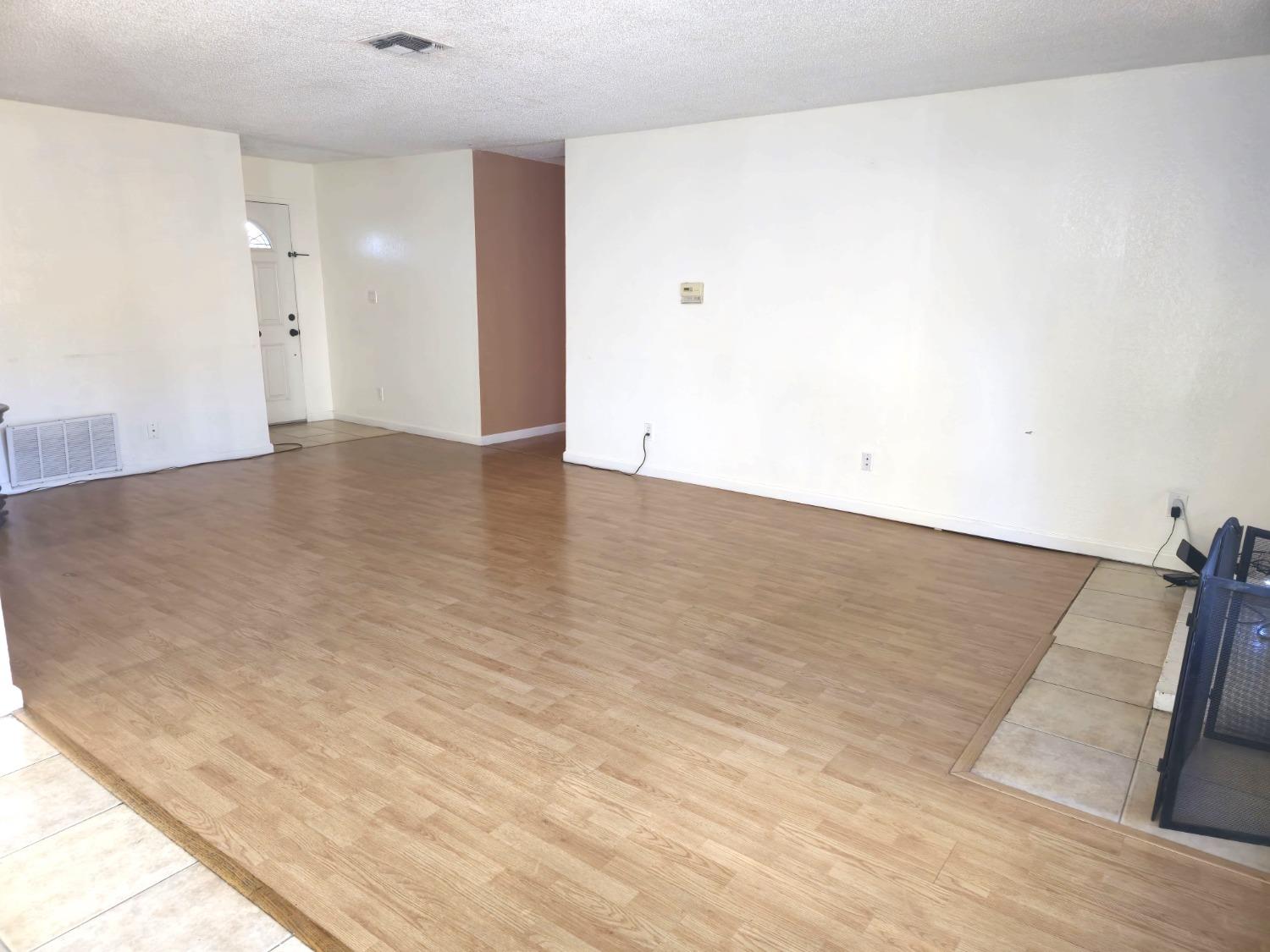 Detail Gallery Image 4 of 15 For 1657 Duncan Dr, Tracy,  CA 95376 - 3 Beds | 2 Baths