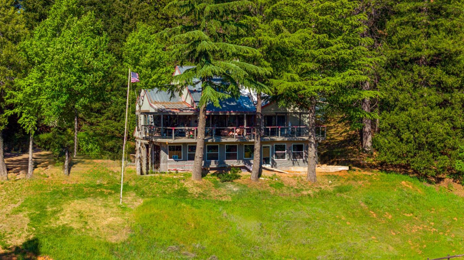Detail Gallery Image 2 of 40 For 14421 You Bet Rd, Grass Valley,  CA 95945 - 4 Beds | 3 Baths