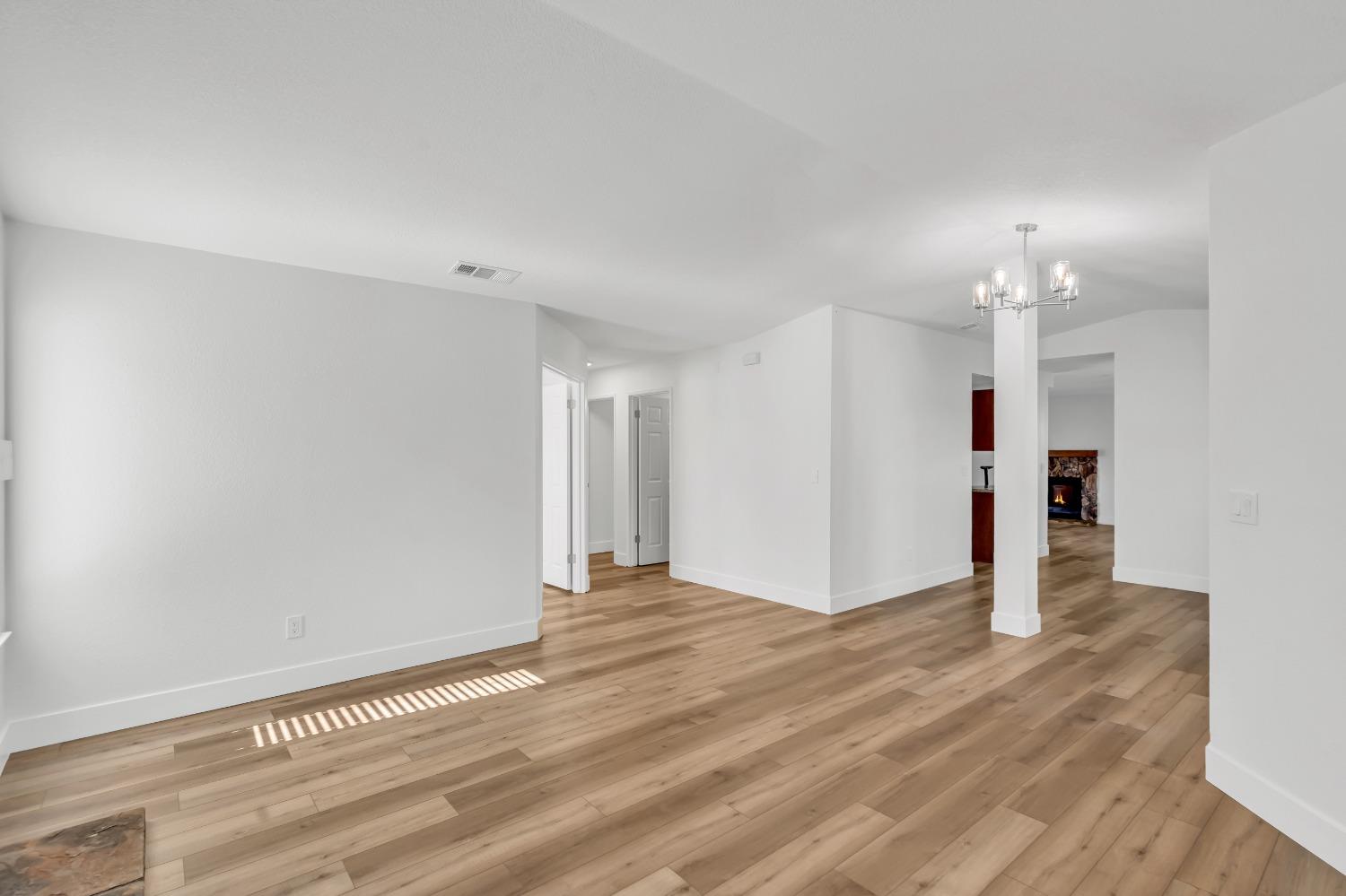 Detail Gallery Image 28 of 52 For 38 Mountainwood Ct, Sacramento,  CA 95823 - 4 Beds | 2 Baths