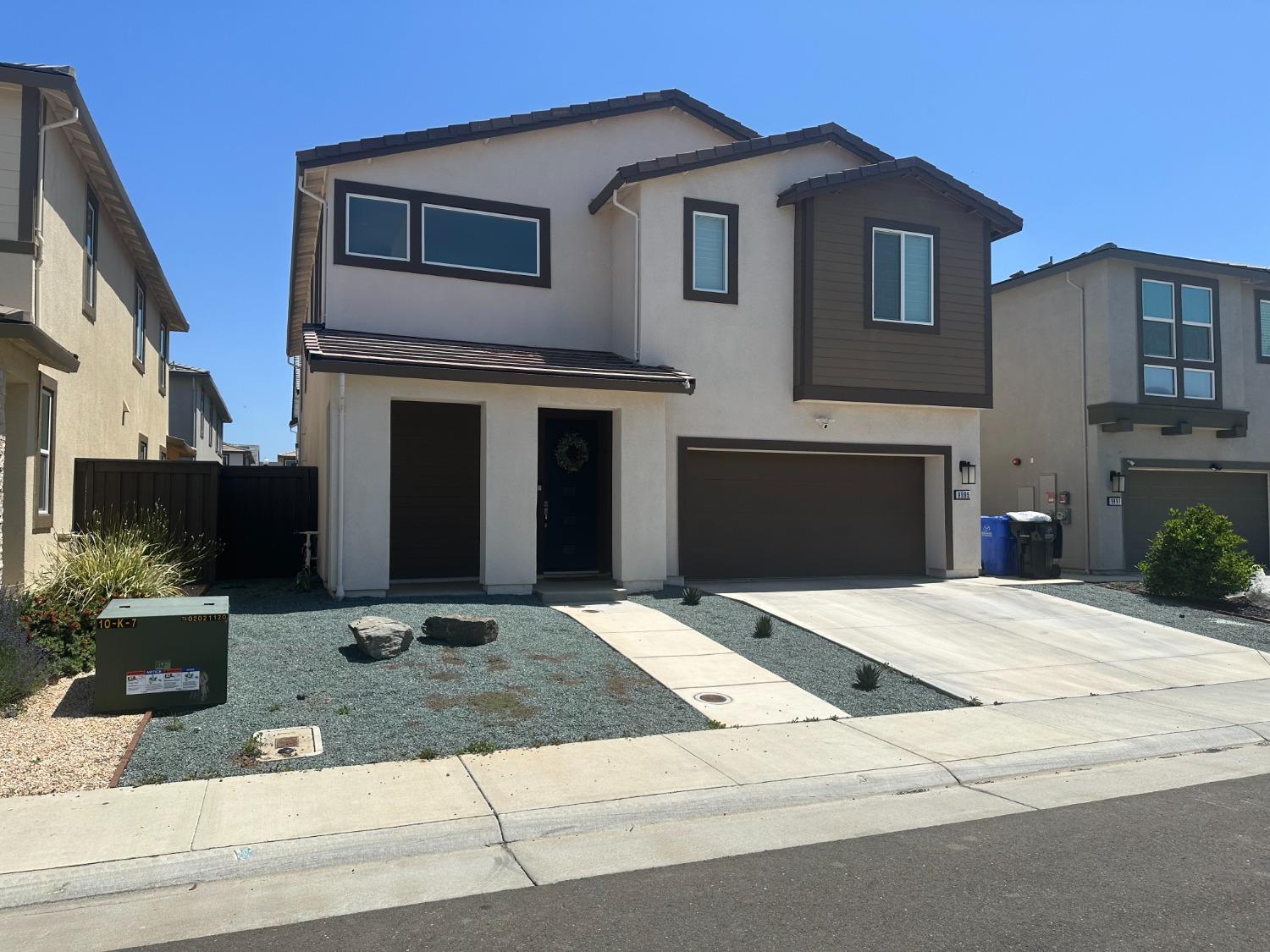 Detail Gallery Image 1 of 30 For 9995 Swordfish Cir, Elk Grove,  CA 95757 - 4 Beds | 3 Baths