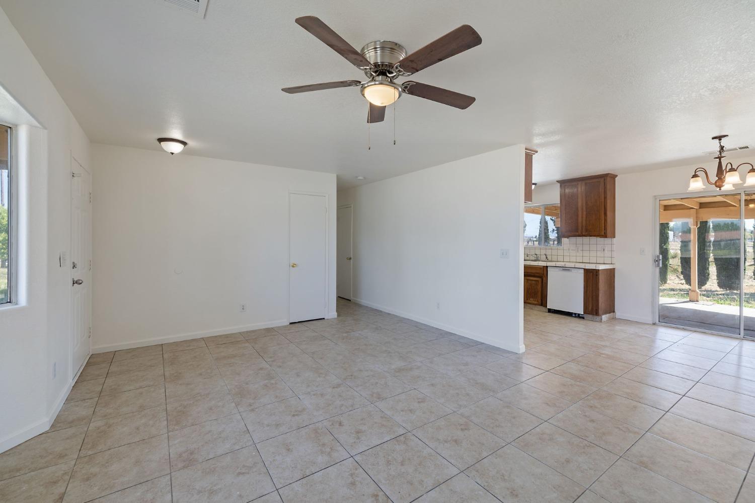 Detail Gallery Image 7 of 24 For 20269 Del Mar Rd, Madera,  CA 93638 - 3 Beds | 2 Baths