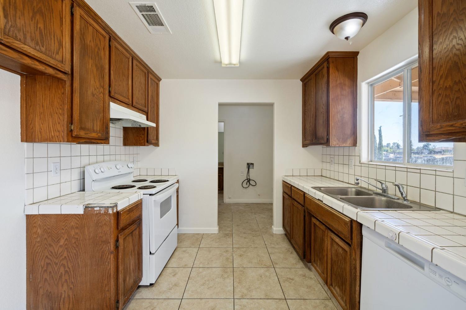 Detail Gallery Image 11 of 24 For 20269 Del Mar Rd, Madera,  CA 93638 - 3 Beds | 2 Baths