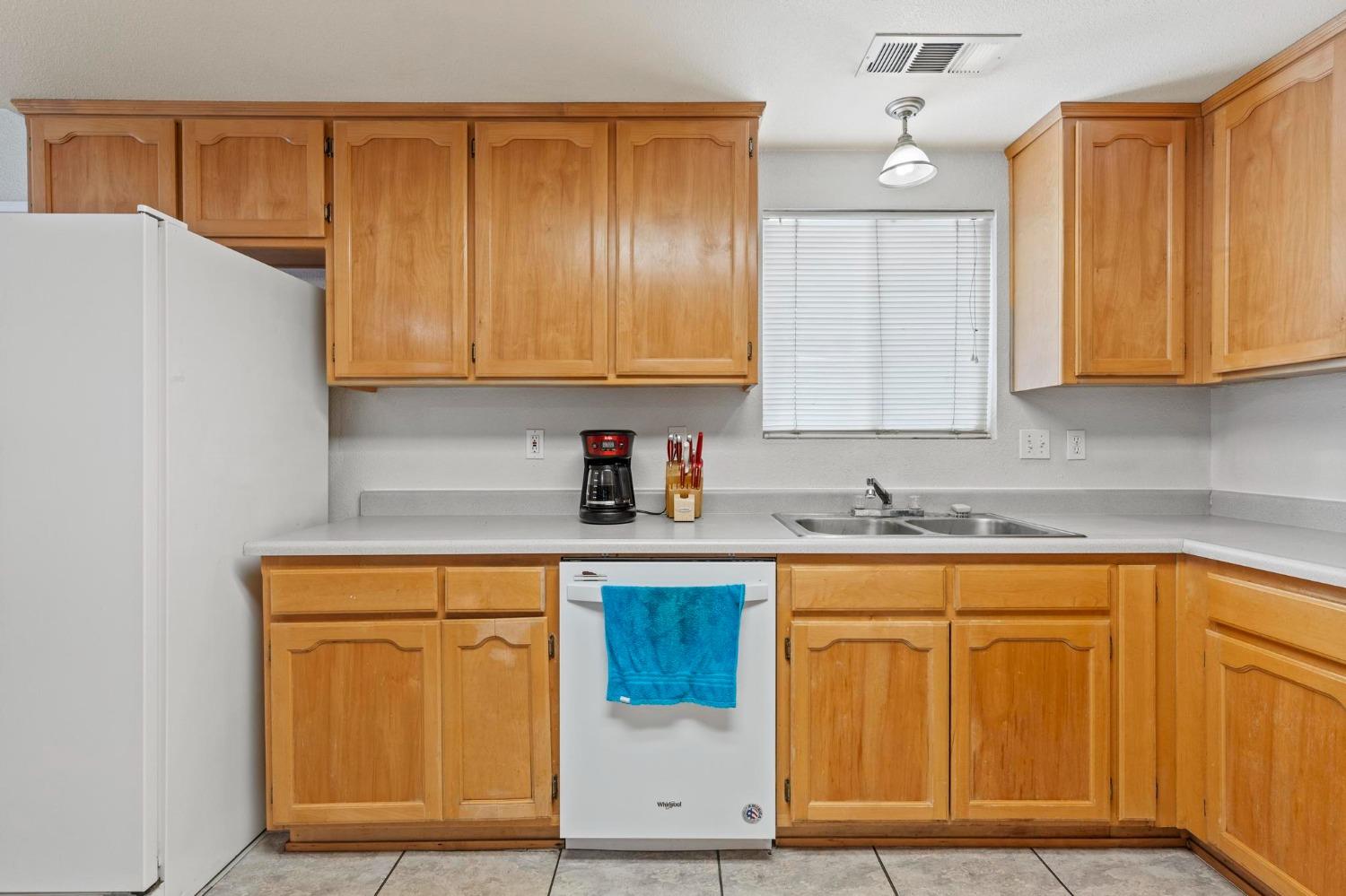 Detail Gallery Image 10 of 32 For 2728 Lowell Dr, Chico,  CA 95973 - 3 Beds | 2 Baths