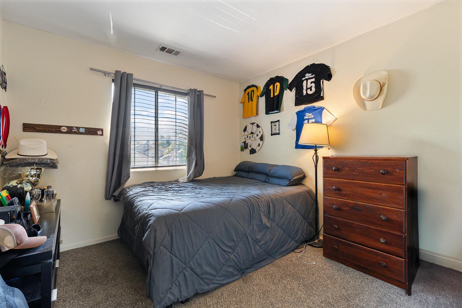 Detail Gallery Image 19 of 39 For 1867 William Moss Blvd, Stockton,  CA 95206 - 4 Beds | 2/1 Baths