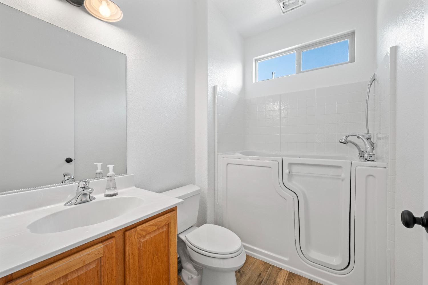 Detail Gallery Image 23 of 34 For 1351 Tahoma Ln, Lincoln,  CA 95648 - 2 Beds | 2 Baths