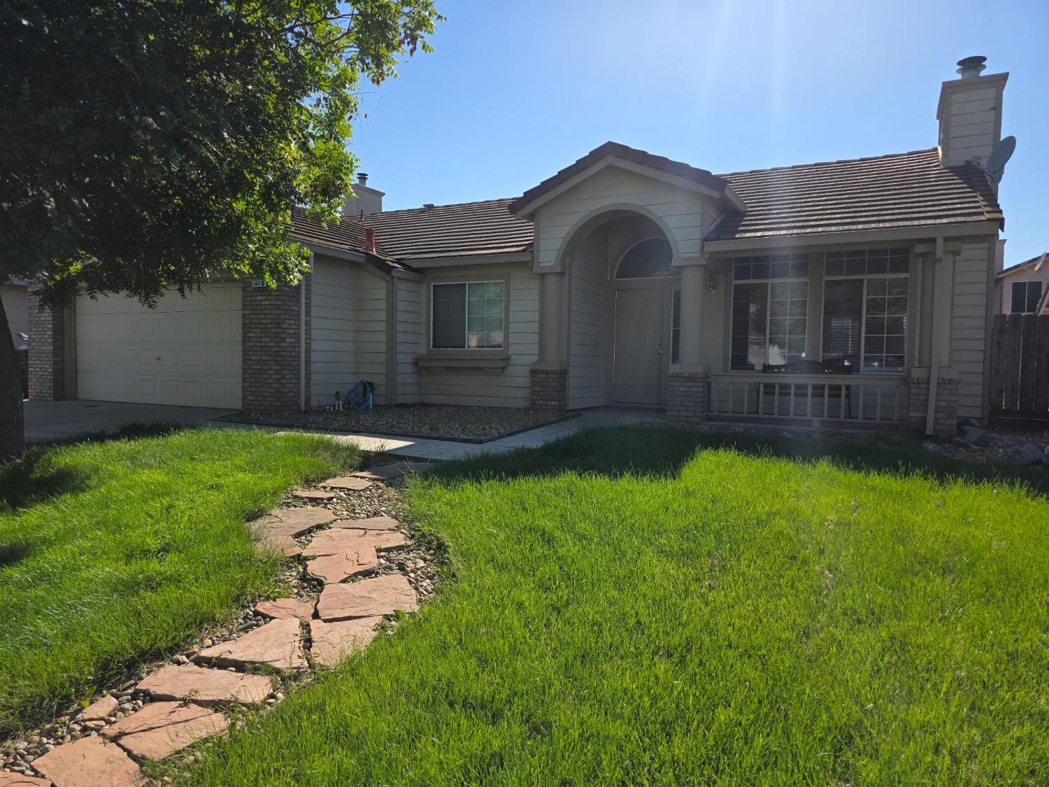 Detail Gallery Image 2 of 6 For 14410 Pinewood Dr, Lathrop,  CA 95330 - 3 Beds | 2 Baths