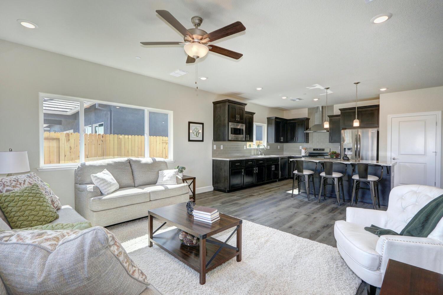 Detail Gallery Image 10 of 24 For 1129 Nicklaus Rd, Galt,  CA 95632 - 2 Beds | 2/1 Baths