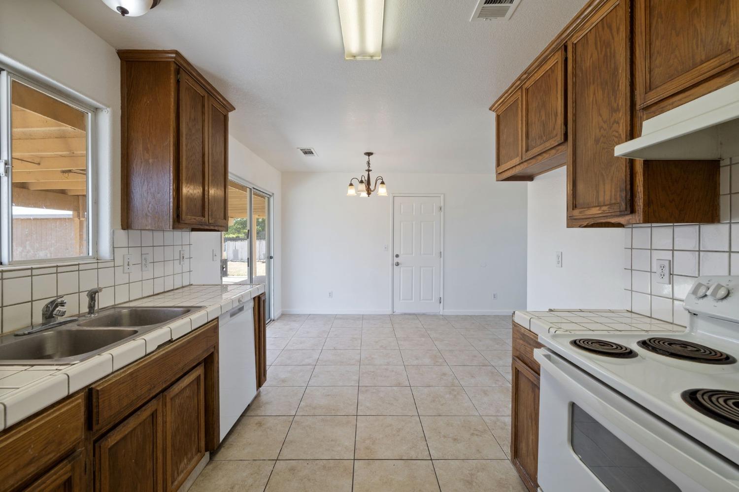 Detail Gallery Image 12 of 24 For 20269 Del Mar Rd, Madera,  CA 93638 - 3 Beds | 2 Baths