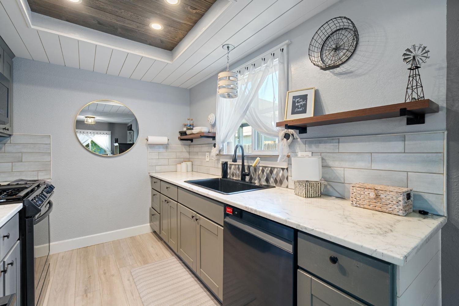 Detail Gallery Image 11 of 24 For 921 Quiet Way, Rio Linda,  CA 95673 - 3 Beds | 1 Baths
