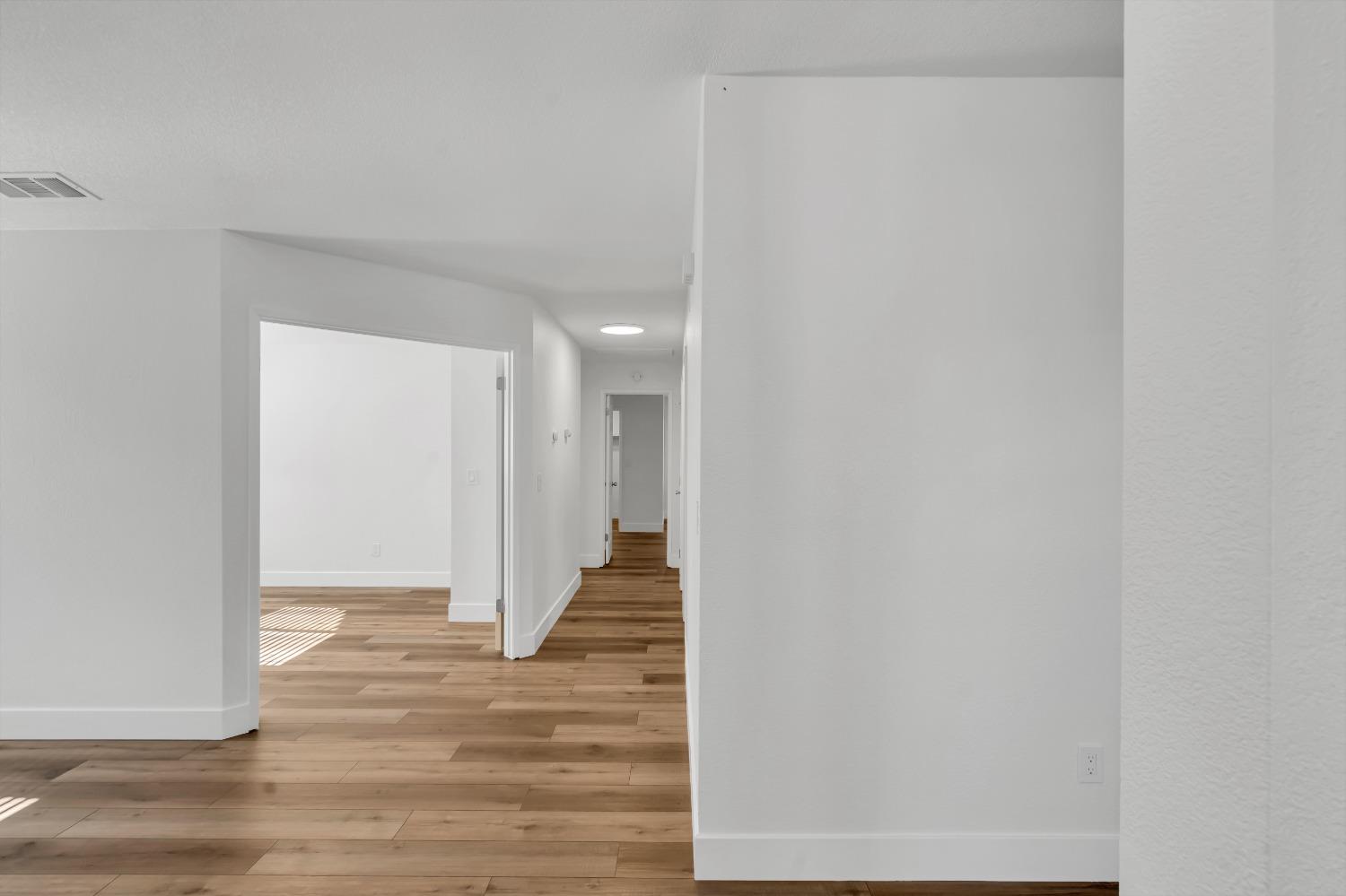 Detail Gallery Image 18 of 52 For 38 Mountainwood Ct, Sacramento,  CA 95823 - 4 Beds | 2 Baths