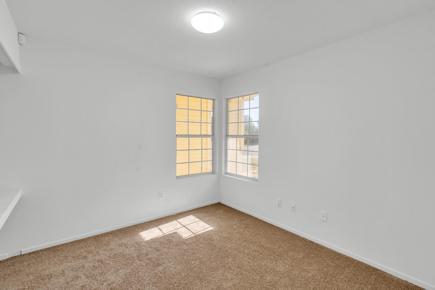 Detail Gallery Image 28 of 47 For 8281 New Point Dr, Sacramento,  CA 95828 - 3 Beds | 2 Baths