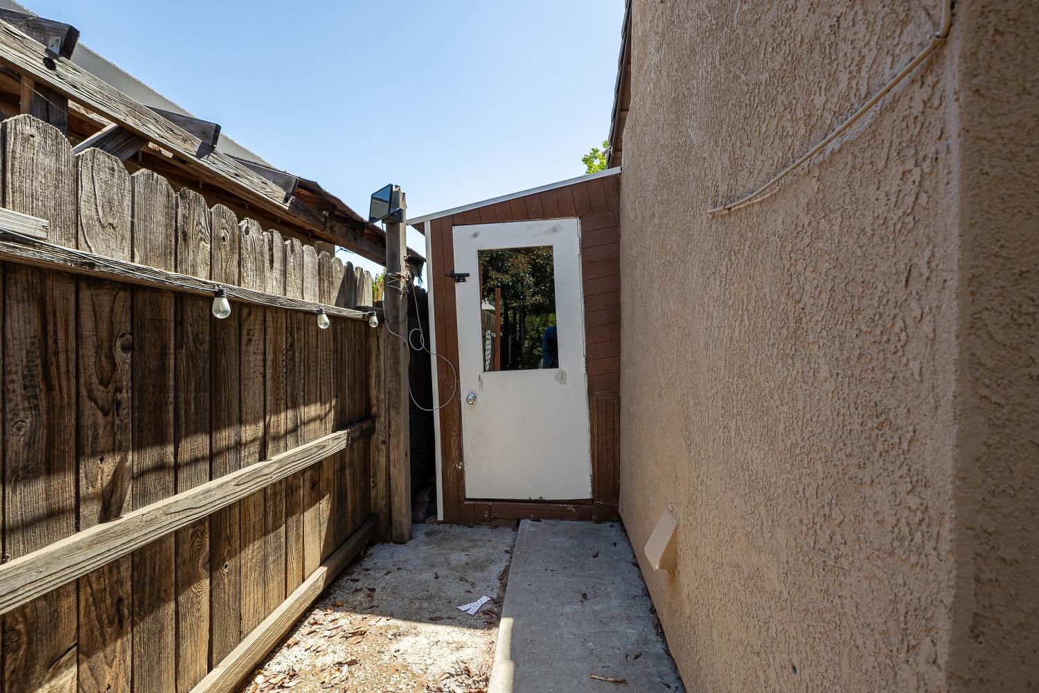 Detail Gallery Image 36 of 39 For 1867 William Moss Blvd, Stockton,  CA 95206 - 4 Beds | 2/1 Baths
