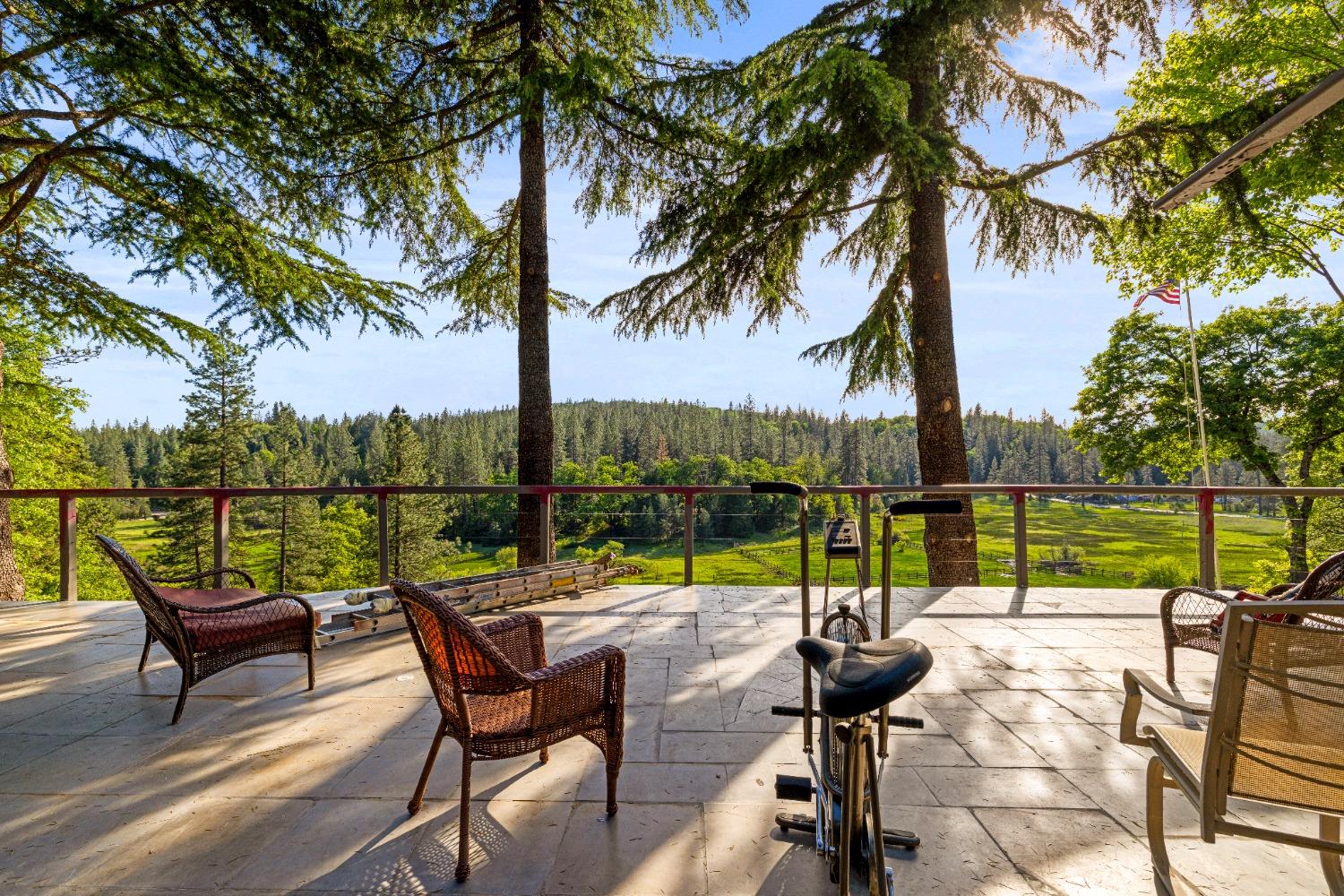 Detail Gallery Image 18 of 40 For 14421 You Bet Rd, Grass Valley,  CA 95945 - 4 Beds | 3 Baths