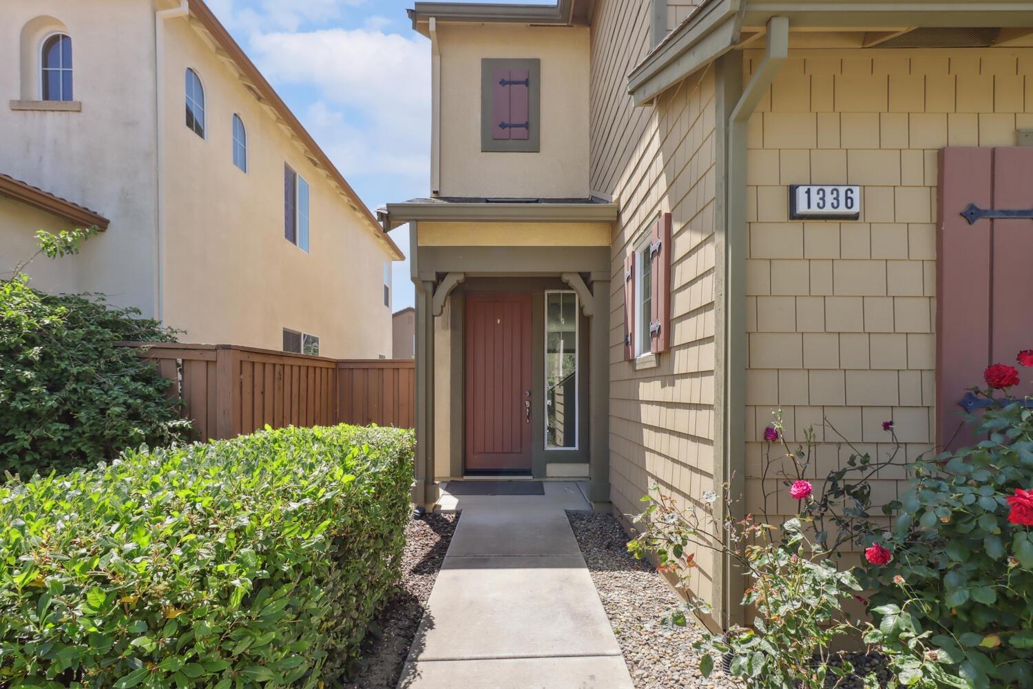 Detail Gallery Image 2 of 63 For 1336 Hughes St, Woodland,  CA 95776 - 4 Beds | 3 Baths