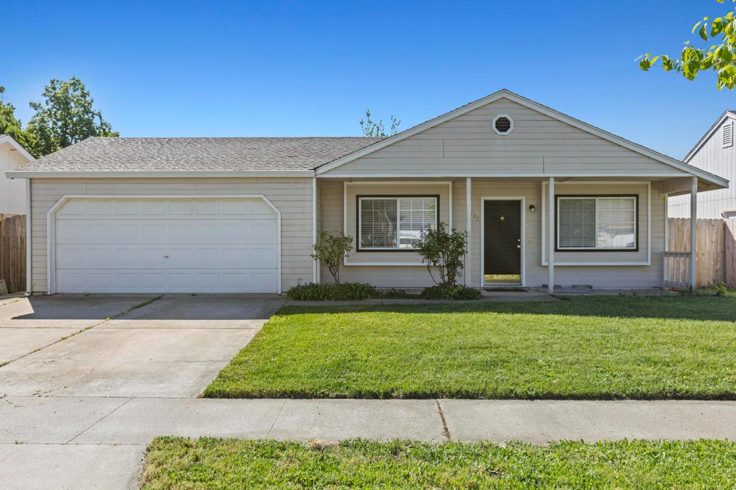 Detail Gallery Image 3 of 32 For 2728 Lowell Dr, Chico,  CA 95973 - 3 Beds | 2 Baths