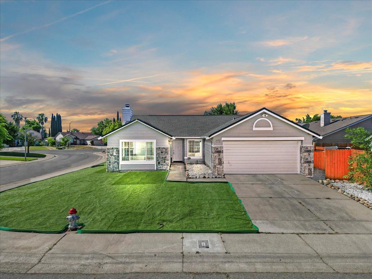 Detail Gallery Image 1 of 29 For 5550 Crystal Hill Way, Sacramento,  CA 95823 - 3 Beds | 2 Baths