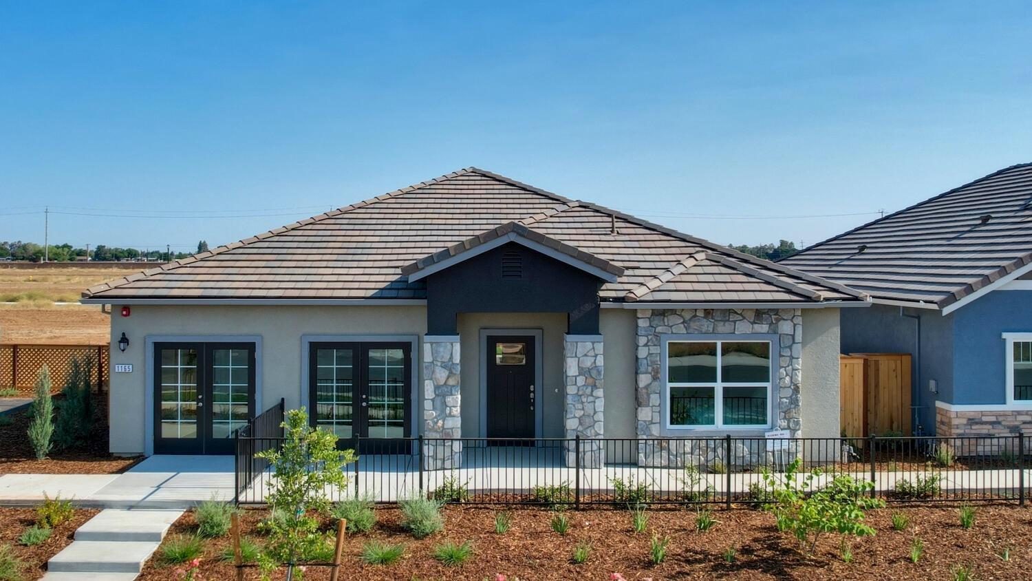Detail Gallery Image 1 of 24 For 1129 Nicklaus Rd, Galt,  CA 95632 - 2 Beds | 2/1 Baths