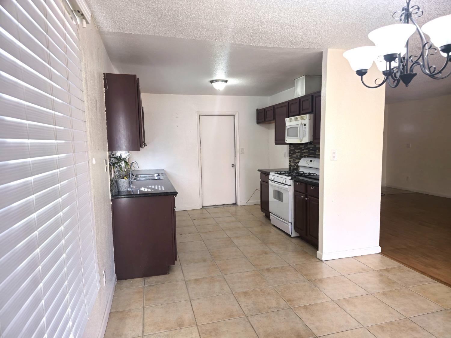Detail Gallery Image 2 of 15 For 1657 Duncan Dr, Tracy,  CA 95376 - 3 Beds | 2 Baths