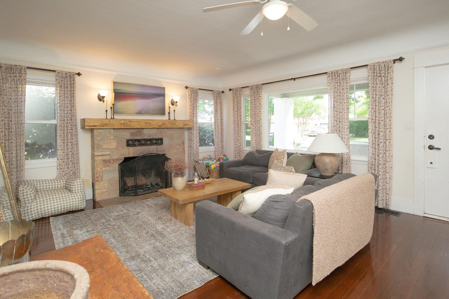 Detail Gallery Image 4 of 35 For 333 S Acacia Ave, Ripon,  CA 95366 - 3 Beds | 1 Baths