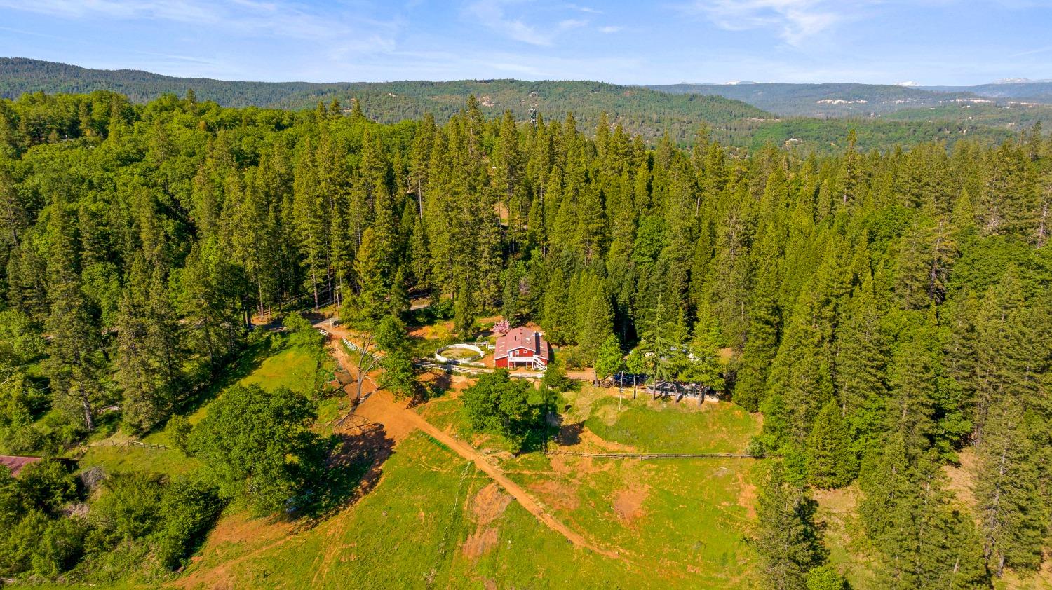 Detail Gallery Image 9 of 40 For 14421 You Bet Rd, Grass Valley,  CA 95945 - 4 Beds | 3 Baths