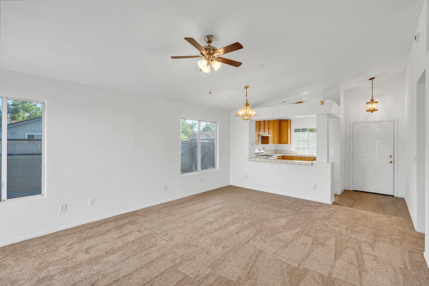Detail Gallery Image 9 of 47 For 8281 New Point Dr, Sacramento,  CA 95828 - 3 Beds | 2 Baths