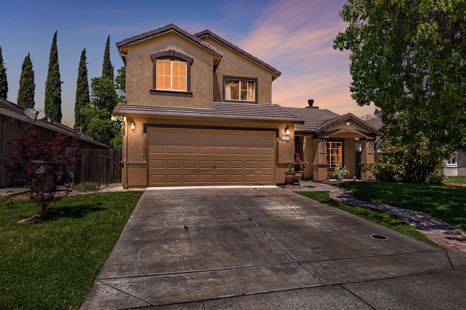 Detail Gallery Image 2 of 39 For 1867 William Moss Blvd, Stockton,  CA 95206 - 4 Beds | 2/1 Baths